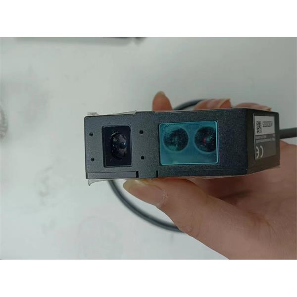 日本KEYENCE基恩士LK-G5000高精度CMOS激光位移傳感器感測(cè)頭LK-H008W